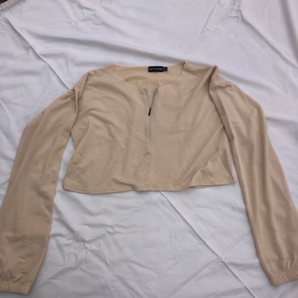 Pretty Little Thing crop sweatshirt/top